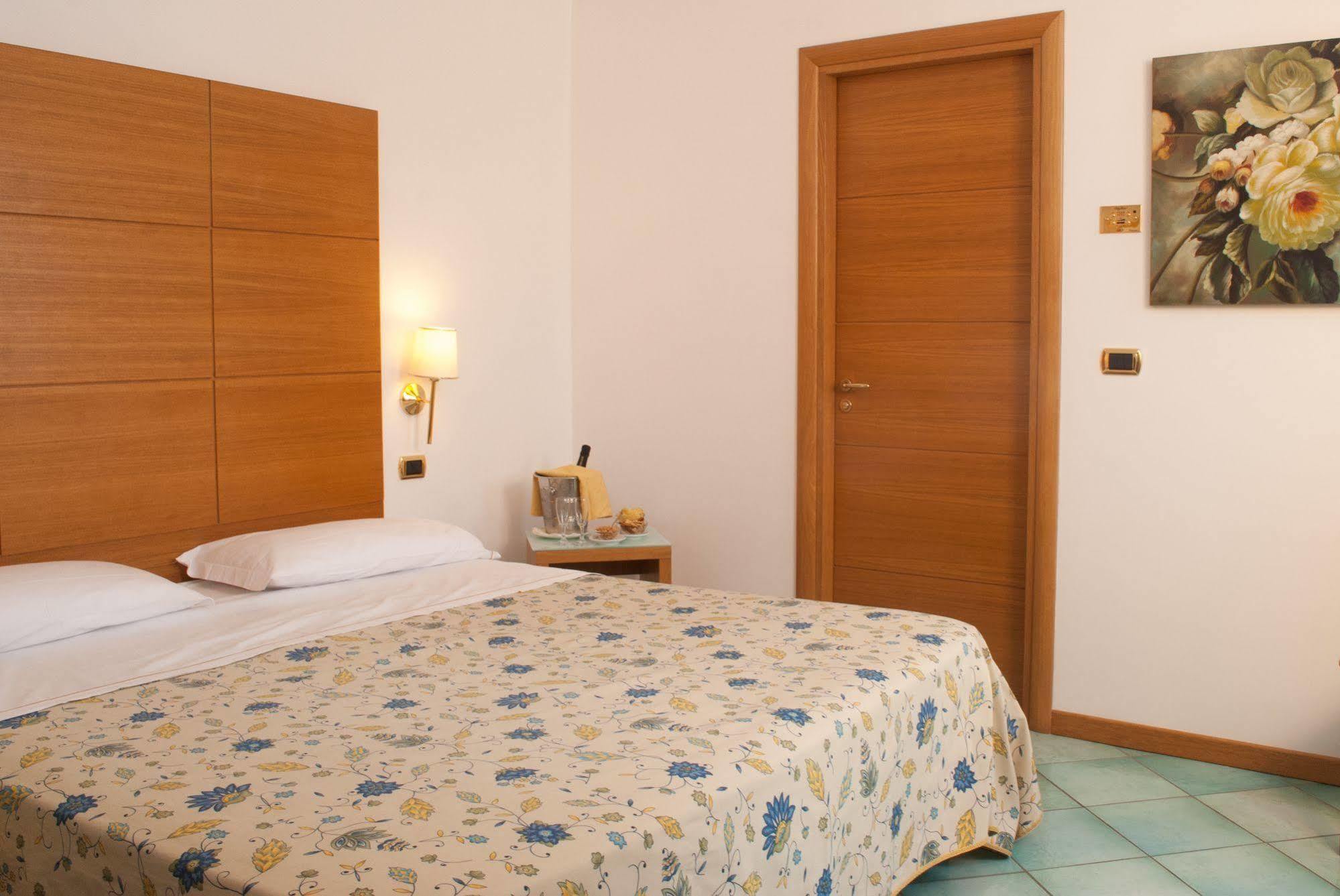 City Hotel 3*